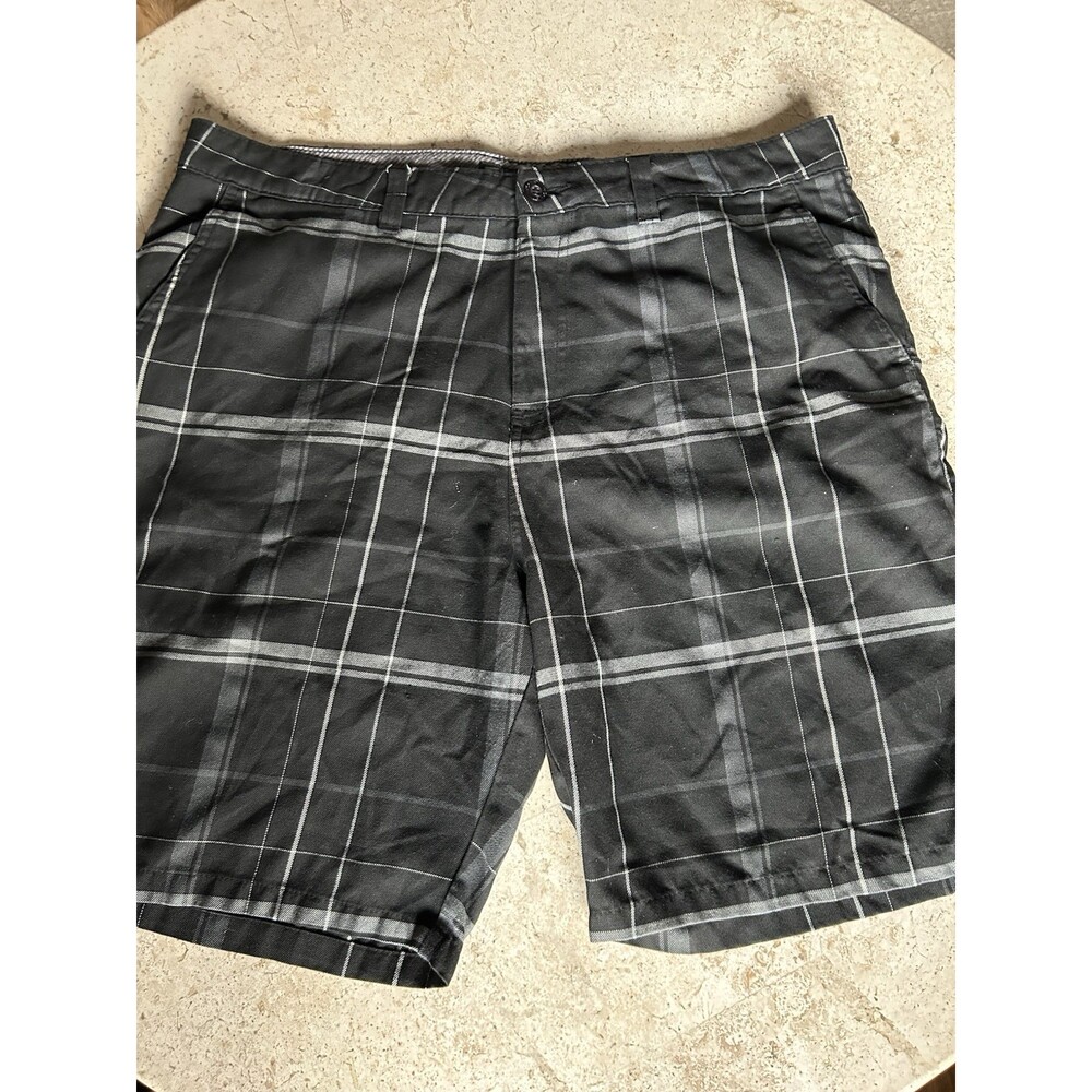 O’Neill Shorts Sz 40 Black And White Plaid , Very Good Used Condition 11” Inseam